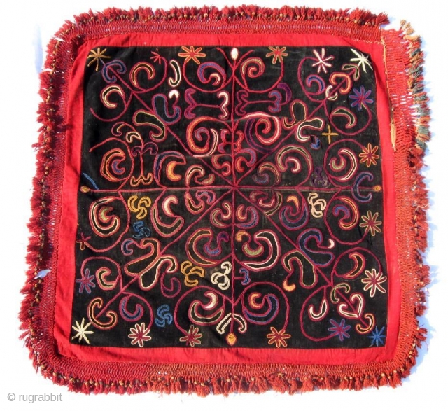 Antique Kirghiz nomads tent decoration, mirror bag, silk embroidered on velvet, circa 1900. Large size is 95-95 cm, 38x38 inches. In very good condition, natural dyes, without color run places, stains, holes. 