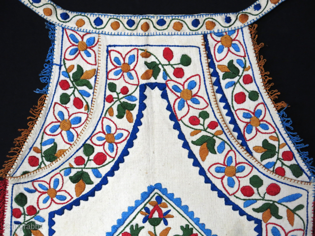 Hungarian apron silk embroidery on hand loomed cotton, a folk art item early 20th century, size : 18.5 " X 16 " - 47 cm X 41 cm     