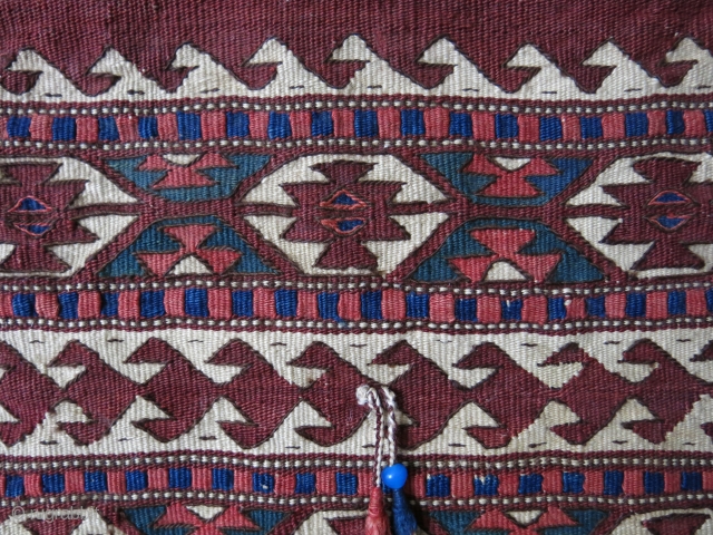 West Anatolia - Turkmen kilim torba Size : 16" X 13.5" -- 41 cm X 34 cm                