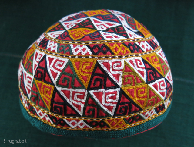 Turkmen Chodor ceramonial silk embroidered headwear. natrual colors , circa 1920s or earlier. Vedatkaradag@gmail.com size: 25" - 64 cm circumference and 6" - 15 cm tall       