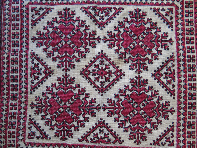 Palestinian embroidery with metallic lacing border. Size : 29 cm X 27.5 cm vedatkaradag@gmail.com                   