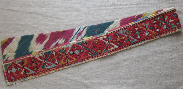 Uzbekistan - Lakai silk and little wool embroidered belt. Great condition. Baking ikat replaced on the way. Circa 1900 or earlier - Size : 45" by little over 3" - 114 cm  ...