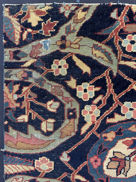 A piece remaining from an extraordinary rug, size 75x45cm.
                        