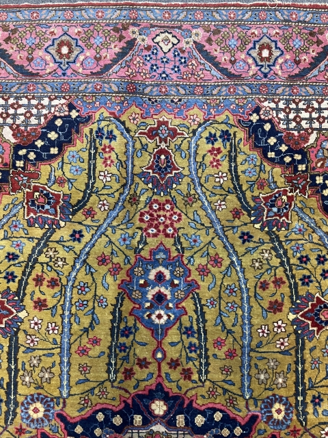 A very nice persian carpet size 315x200cm                          