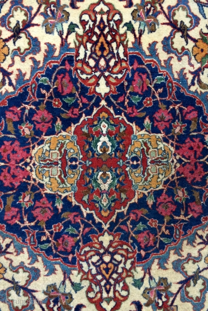 Isfahan  carpet silk on wool and silk size 230x150cm                       