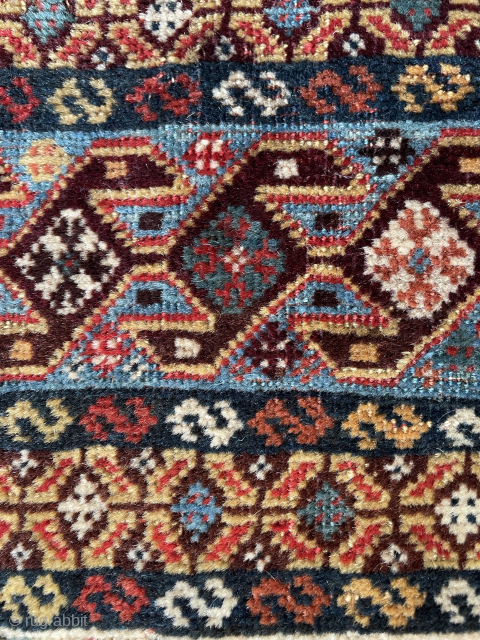 It's a wonderful Qhasgai shekarlu
bag face, warp silk and wool mixed.size 54 x 54 cm