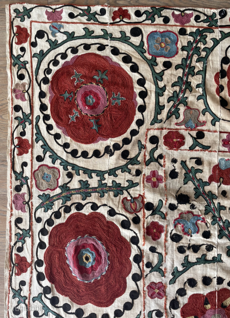 Suzani Textille size 225 x 160 cm