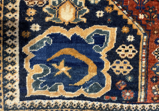 This is the first time I'm seeing a moon and star symbol on a Shiraz carpet, has anyone seen it before? Size 173x132 cm