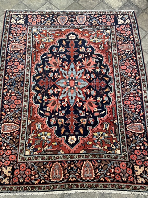 Very nice Persian carpet size 185x135cm


                           