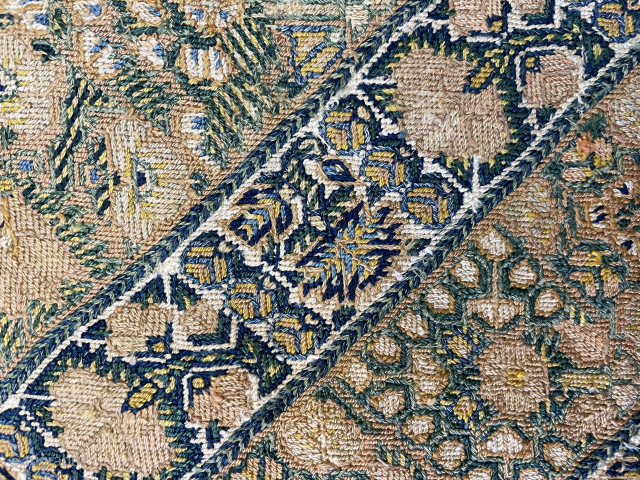 This is a pair of trousers embroidered with silk from the city of Yazd in Iran. Size 50x55 cm
              