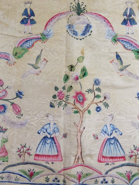 Rare Chinese painted silk for export to Europe 18c (Indies company). Hanging or bedspread pencilled on cream watersilk; Mixing of chinese elements with European figures in Roccoco early style. Good condition but  ...