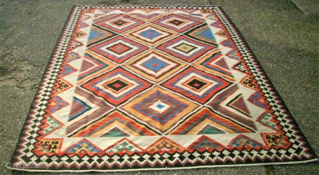 Qashqai Kilim. Size: 186 x 266 cm. Good condition. Not washed.                      