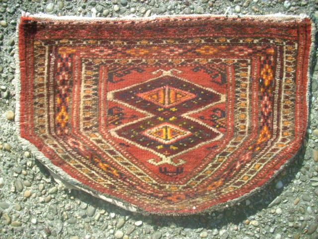 Antique Tekke Turkmen piece. Size: 24 x 36 cm.                        