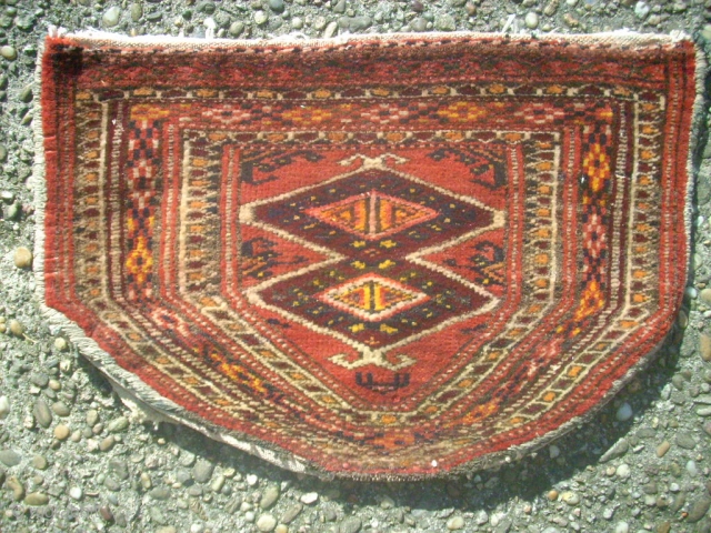 Antique Tekke Turkmen piece. Size: 24 x 36 cm.                        