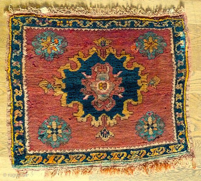 bag front Anatolia. Size: 50 x 41 cm. Ushak. Used.                       