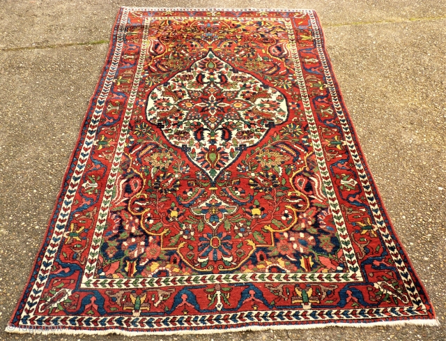 Wonderful Bachtiary rug. Size: 134 x 232 cm. Good condition.                       