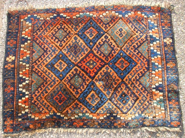 Old kurdish piece. Size: 90 x 65 cm. A wonderful wool and great colors. Very fine knotting. Good condition.              