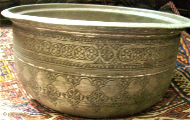 Old Bowl from Persia / Afghanistan. Size: in diamter: 22,5 cm. High: 9,5 cm. Good condition.                 
