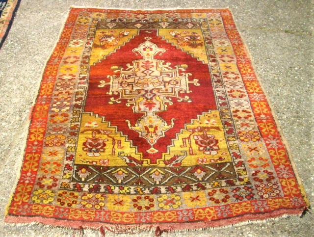 Very old anatol rug. Size: 129 x 180 cm. Some low pile.                     