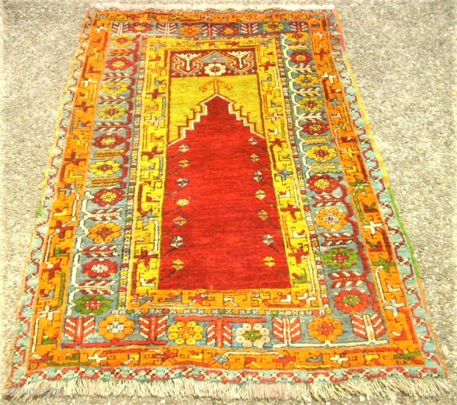 Old Anatolien Prayer rug. Size: 99 x 151 cm. Good condition.                      