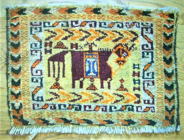 Antique South-Persia bagface. Size: 28 x 40 cm. Good condition. Interesting item.                     