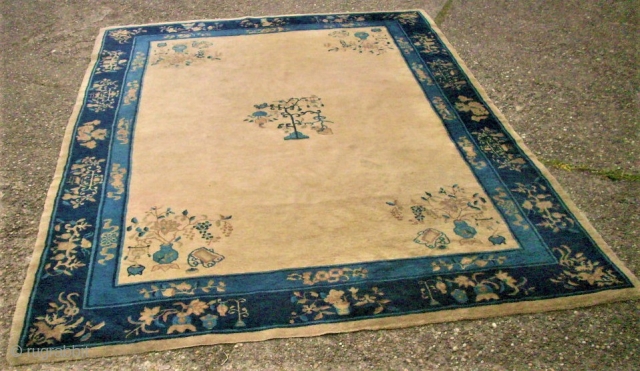 lovely Chinese Peking rug. Size: 190 x 256 cm. Need some wash. Used.                    