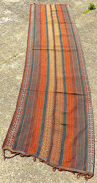 Nice Flatwave. Size: 73 x 285 cm. Very fine work.