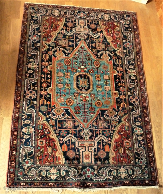 antique persian Bidjar rug. Size: 105 x 155 cm. Wunderful colours. Perfect measures. Wool on wool. A great rug.              