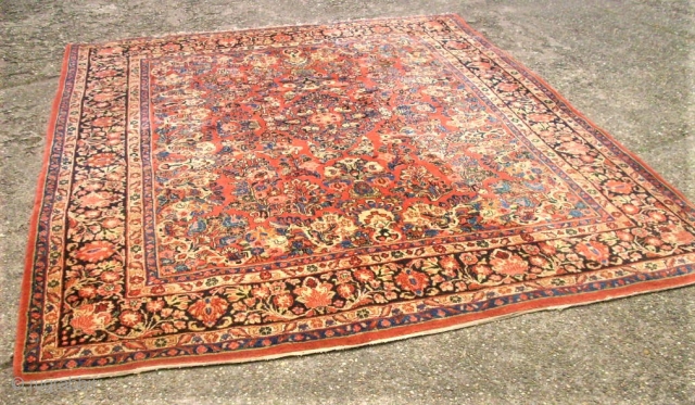Wonderful persian Sarough. Size: 245 X 293 cm. Good condition. Great Colors. Very fine knotting.                  