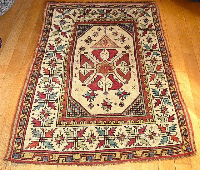 antique anatolian prayer rug. Bergama Region. Size: 113 x 155 cm. Used. A very rare piece. Price please ask: ingo.kretschmer@gmx.de             