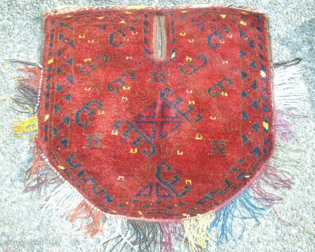 Old nice saddle from Afghanistan. Size: 63 x 60 cm. Good condition. Wonderful shiny wool.                  