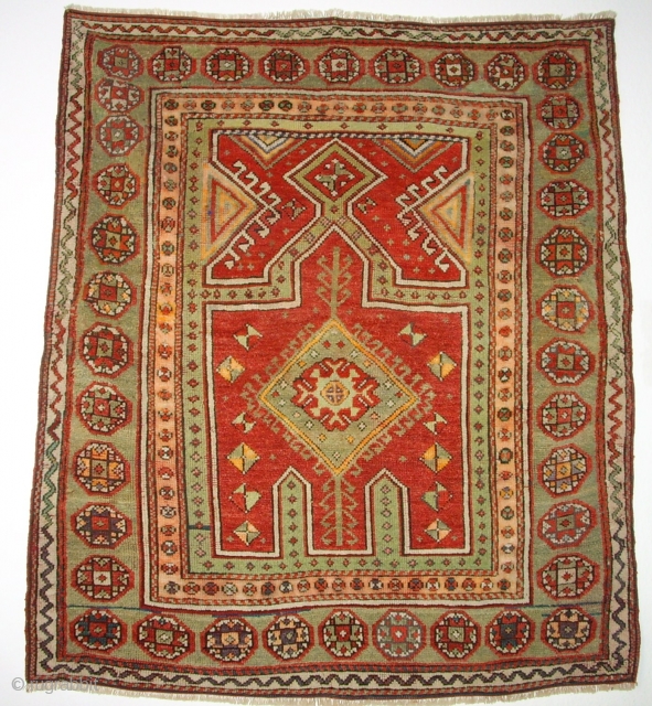 Very old anatolian prayer rug. Size: 141x121 cm. Good condition. Special piece.                     