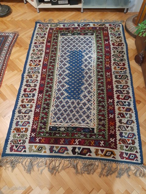 One of the rarest Pirot Sarkoy kilim, dimensions about 1.4 x 2m, called prestige pattern
Ask for the price               