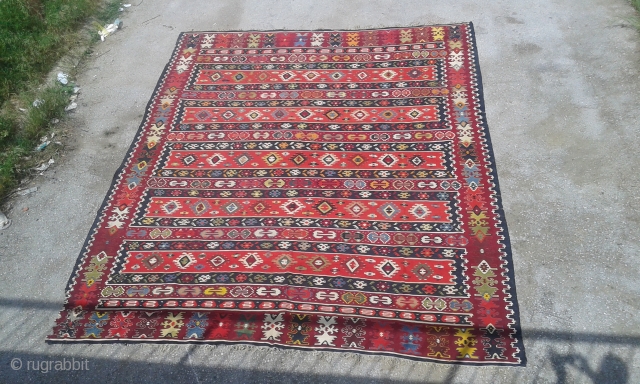 Big, old Sarkoy Pirot kilim, measuring 415 to 330cm, with damage on one side.
Aged about 120 years...
Ask about this
              