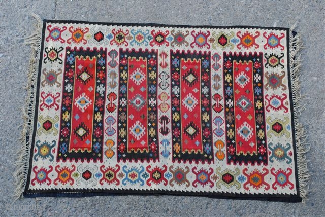  Antique sarkoy Pirot kilim, named Kuver . Age: beginning of 20th century. Size about 2 x 1,5m. 

Ask about this            