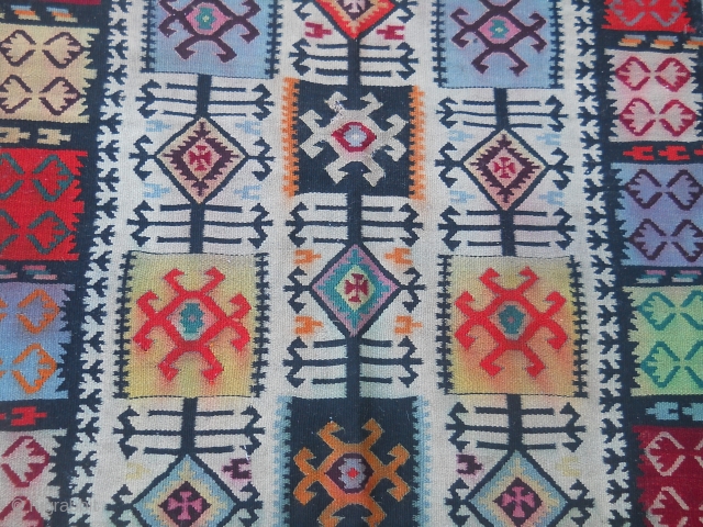 Old Sarkoy Anatolian kilim.
Measuring about 200 to 110 cm.
Very good price.
                      