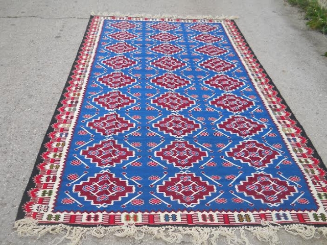 Beautiful, old Şarköy Pirot kilim, 
measuring  340x170 cm, with a pattern French candys. 
Ask about this                