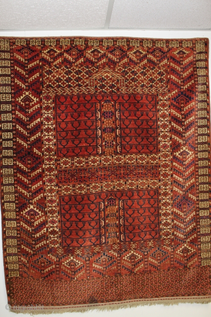 Tekke engsi circa 1890-1900 in excellent,lustrous full pile condition.Near perfect.Original bottom skirt and the top is complete.Actually quite decorative.Size is approx. 4 x 5'1         