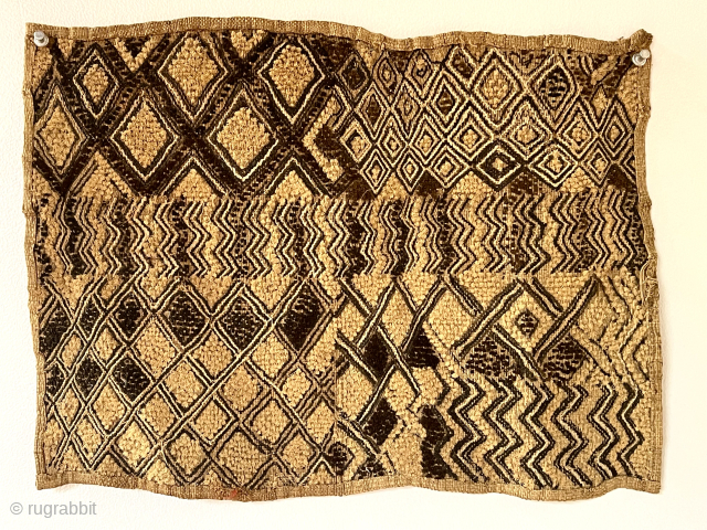 Textile bin clean out. Charming little kuba square. Interesting sampler design. 14” x 18”
waynecbarron@gmail.com                   