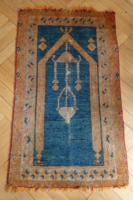 
Manastir Prayer Rug ( Monastir, Balkan) 120/72 cm,hand-spun wool. Selvages new, loss of knots on borders and small holes, no restorations. The color spectrum consist of organic blue and a yellow/orange. The  ...