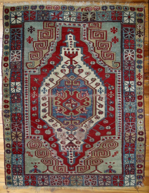 Karapinar, 19th. century rug, 140x115 cm. W/W.
Condition in general very good with some foundation visible because it has been used as a prayer rug.A fine, authentic  color-spectrum, including 3 different shades  ...