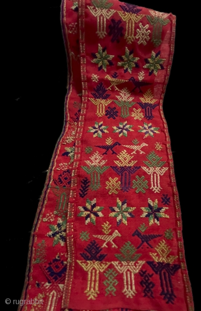 Motifs of human figures, birds and animals on this Chinese Ethnic Minority sash. Interesting little textile. https://wovensouls.com/products/1551-old-chinese-ethnic-minority-embroidery-band                