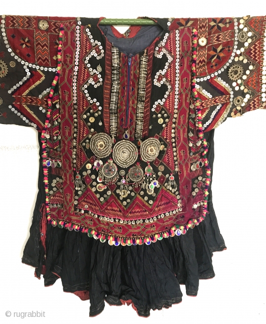 Superb Kohistani Jumlo constructed with 99 Kalis or Panels. https://wovensouls.com/products/913-antique-kohistan-bridal-jumlo-dress-with-embroidery?_pos=1&_sid=2ce3df75d&_ss=r
                       