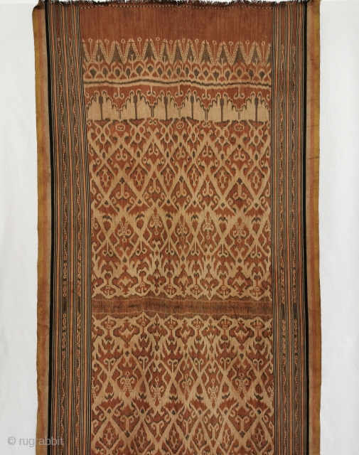 Antique Iban Kumbu Ikat with Human Figures. Sarawak, Borneo. Est 1900s. Elegant motifs. Perfect as a Wall Hanging.https://wovensouls.com/products/1450-antique-iban-ikat-pua-kumbu-woven-textile-with-human-figures-saribas-sarawak
               