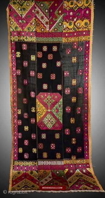 Swat Valley Shawl / https://wovensouls.com/products/582-outstanding-antique-bridal-swat-valley-emrboidery-phulkari-shawl-textile

                            