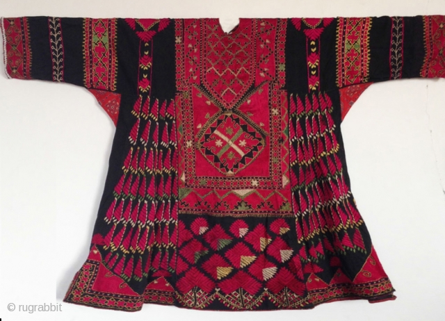 A Bridal Tunic with PHULKARI work from the SWAT VALLEY is a reason to enjoy the wedding celebrations decades after the ceremony! :)
Will be an amazing addition to a museum-quality collection. 



Please  ...