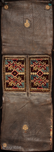 Lift the leather covers to find out what is underneath! An old Anatolian heybe saddle bag from Dosemealti of exceptional craftmanship. Leather covers have protected the bag faces leaving the colours in  ...