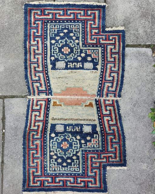 Tibetan saddle rug 19thC
113x60cm
email:yamdrok108@gmail.com
IG: yamdrok_gallery                            