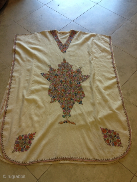 kashmirian clothing early twentieth century silk on woll mint condition .this type of embroidery  apperars on kashmir shal              