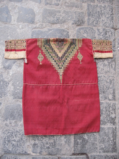 aleppo jacket north western syria
circa 1900
length 86\63 cm (without sleeves: each one is 20)
condition is not very bad               